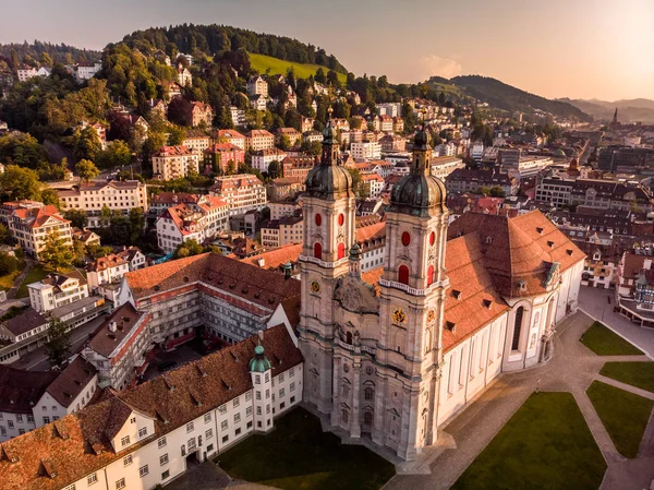 St. Gallen Cityscape manzarası, İsviçre Saint safra Abbey katedral güzel havadan görünümü