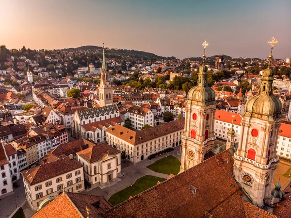 St. Gallen Cityscape manzarası, İsviçre Saint safra Abbey katedral güzel havadan görünümü