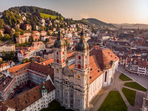 St. Gallen Cityscape manzarası, İsviçre Saint safra Abbey katedral güzel havadan görünümü