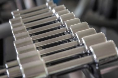 Spor salonu spor ekipmanları