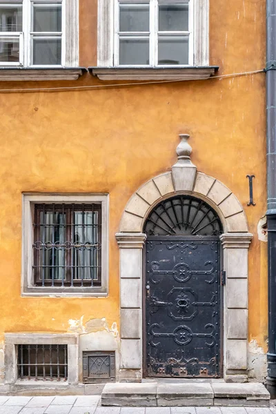 Двери и окна Европы — стоковое фото