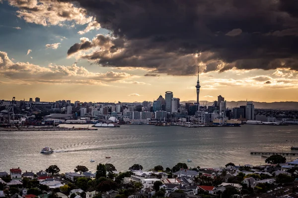 Skyline Von Auckland Bei Sonnenuntergang Nach Schwerem Sturm Mit Dem — Stockfoto