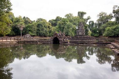 Angkor Wat 'taki Neak Pean tapınağı Siem Reap, Kamboçya bir yaz günü.