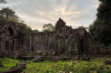 Angkor Wat 'taki tapınak kalıntıları, Siem Reap, Kamboçya.