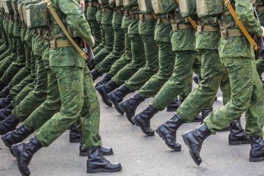 Büyük Vatanseverlik Savaşı 'ndaki zaferin 75. yıldönümü kutlamalarında yürüyüş yapan askerler, 9 Mayıs' ta Beyaz Rusya 'nın Minsk kentinde düzenlenen geçit töreninde....