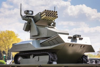 Büyük Vatanseverlik Savaşı 'nın 75. yıldönümü kutlamalarında askeri helikopterler, 9 Mayıs' ta Beyaz Rusya 'nın Minsk kentinde düzenlenen geçit töreninde,.