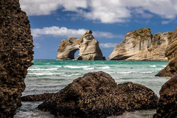 国立公園のワラリキビーチで有名な岩の形成 ニュージーランドの南島ネルソン — ストック写真