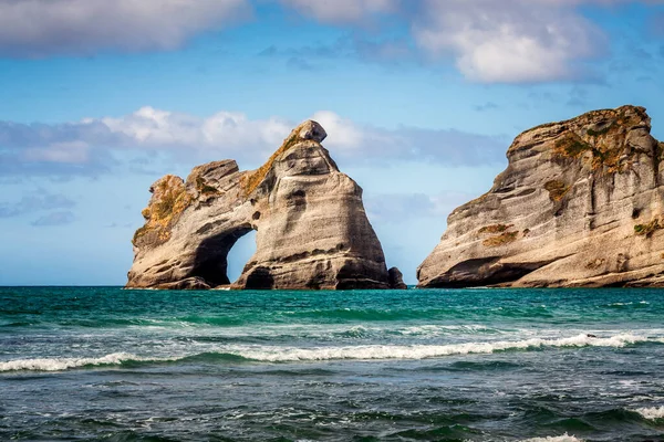 国立公園のワラリキビーチで有名な岩の形成 ニュージーランドの南島ネルソン — ストック写真