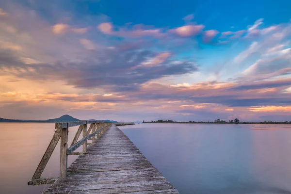 Alte Hölzerne Anlegestelle Mit Langzeitbelichtung Bei Sonnenuntergang Standort Ist Tokaanu — Stockfoto