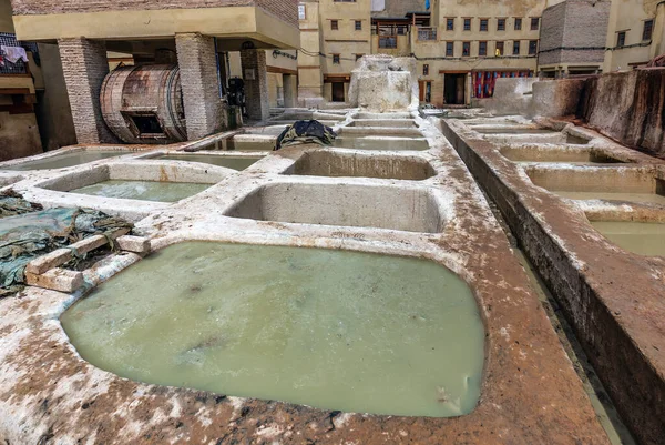 Πολύ Σκληρή Χειρωνακτική Εργασία Δερμάτινος Θάνατος Ένα Παραδοσιακό Βυρσοδεψεία Medina — Φωτογραφία Αρχείου