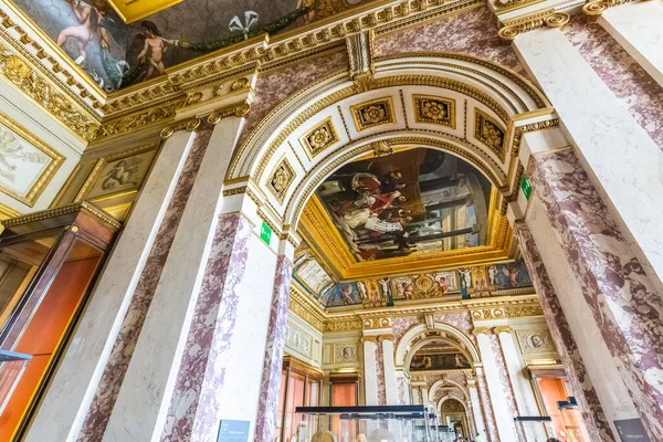巴黎卢浮宫的内部 雕像和绘画 法国巴黎 2018年7月27日 — 图库照片