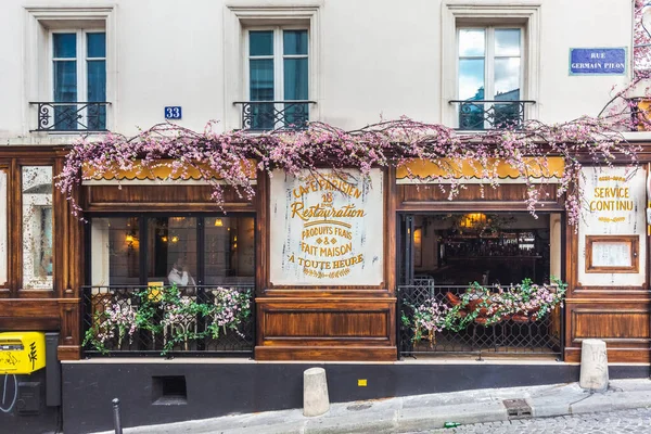 Γοητευτικό Καφέ Στο Λόφο Μονμάρτρε Montmartre Παραδοσιακά Γαλλικά Καφέ Και — Φωτογραφία Αρχείου