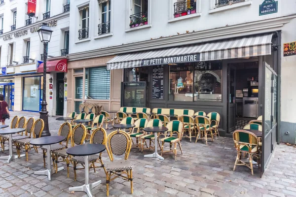 Γοητευτικό Καφέ Στο Λόφο Μονμάρτρε Montmartre Παραδοσιακά Γαλλικά Καφέ Και — Φωτογραφία Αρχείου