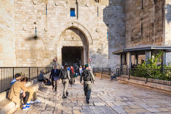 Oficiales Policía Guardia Cerca Puerta Damasco Antigua Ciudad Jerusalén Fueron — Foto de Stock