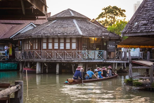 Célèbre Marché Flottant Pattaya Qui Des Bateaux Rames Traditionnels Les — Photo