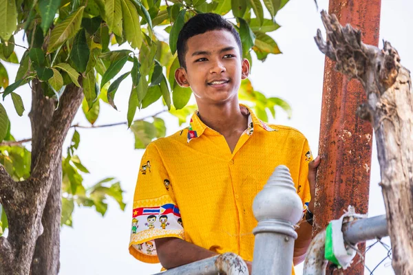 Jonge Schooljongen Geel Shirt Koh Tao Thailand December 2017 — Stockfoto