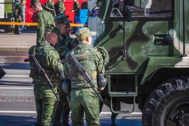Büyük Vatanseverlik Savaşı 'ndaki zaferin 75. yıldönümü kutlamaları için askeri araçların hazırlıkları, 9 Mayıs' ta Beyaz Rusya 'nın Minsk kentinde yapılacak geçit töreni. Minsk, Belarus - 9 Mayıs 2020.