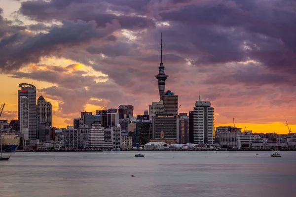 Auckland City Skyline Zachodzie Słońca Ciężkiej Burzy Centrum Miasta Auckland — Zdjęcie stockowe