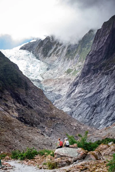 Дівчата Ходять Льодовику Franz Josef Glacier New Zealand January 2018 — стокове фото