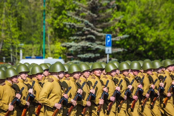 Militairen Marcheren Naar Viering Van 75Ste Verjaardag Van Overwinning Grote — Stockfoto