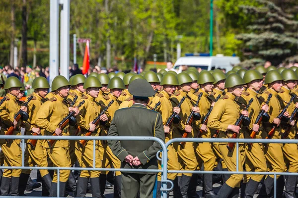 Katonák Menetelnek Nagy Honvédő Háború Győzelmének Évfordulóján Május Minszkben Fehéroroszországban — Stock Fotó