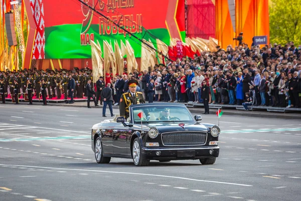 白俄罗斯国防部长维克托 赫列宁在伟大的卫国战争胜利75周年庆典上领导了阅兵式 白俄罗斯明斯克 2020年5月9日 — 图库照片