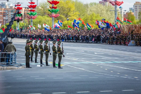 Военнослужащие Карауле Зрители Празднования Летия Победы Великой Отечественной Войне Парад — стоковое фото