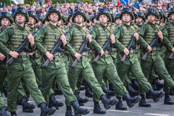 Militares Marchando Celebración Del Aniversario Victoria Gran Guerra Patria Desfile — Foto de Stock