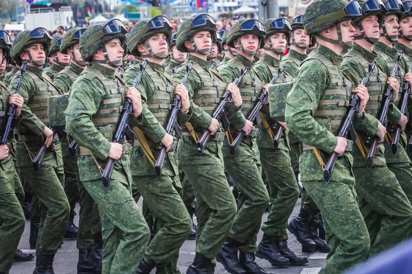 Militairen Marcheren Naar Viering Van 75Ste Verjaardag Van Overwinning Grote — Stockfoto