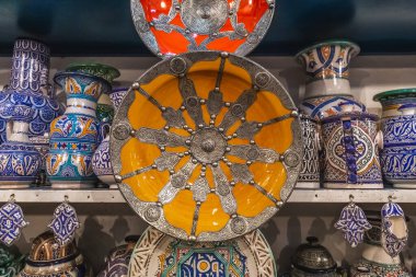 Fas, Fas 'ta el yapımı mozaik fabrikası. Fas 'tan. 10 Nisan 2016.