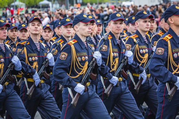 Katonák Menetelnek Nagy Honvédő Háború Győzelmének Évfordulóján Május Minszkben Fehéroroszországban — Stock Fotó