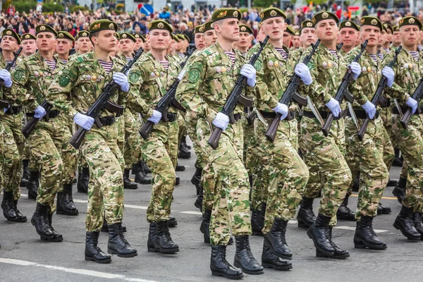 Militares Marchando Celebración Del Aniversario Victoria Gran Guerra Patria Desfile — Foto de Stock