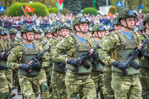 Militairen Marcheren Naar Viering Van 75Ste Verjaardag Van Overwinning Grote — Stockfoto