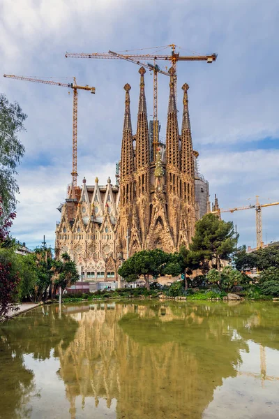 Widok Sagrada Familia Duży Kościół Rzymskokatolicki Barcelonie Hiszpania Zaprojektowany Przez — Zdjęcie stockowe