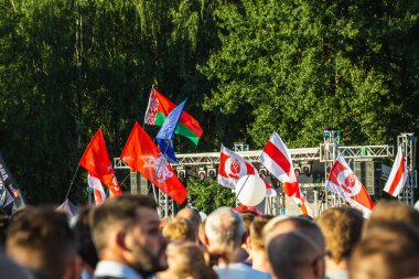 Cumhurbaşkanı adayı Svetlana Tikhanovskaya 'nın Minsk' teki kampanya mitinginde destekçileri. Minsk, Belarus - 30 Temmuz 2020.