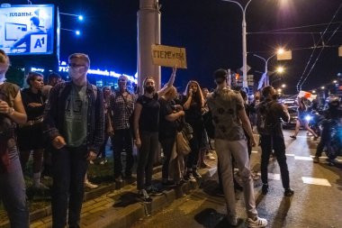 Beyaz Rusya halkı Lukashenko ve mevcut yetkililere karşı düzenlenen protestoya katılıyor. Minsk, Belarus. Minsk, Belarus - 10 Ağustos 2020.