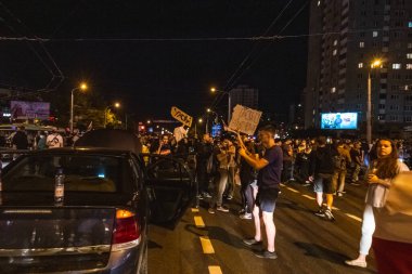 Beyaz Rusya halkı Lukashenko ve mevcut yetkililere karşı düzenlenen protestoya katılıyor. Minsk, Belarus. Minsk, Belarus - 10 Ağustos 2020.