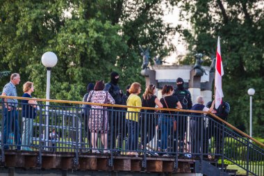 Protestoculara karşı özel polis birimi. Beyaz Rusya halkı Lukashenko ve mevcut yetkililere karşı düzenlenen protestoya katılıyor. Minsk, Belarus. Minsk, Belarus - 10 Ağustos 2020.