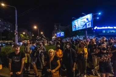 Beyaz Rusya halkı Lukashenko ve mevcut yetkililere karşı düzenlenen protestoya katılıyor. Minsk, Belarus. Minsk, Belarus - 10 Ağustos 2020.