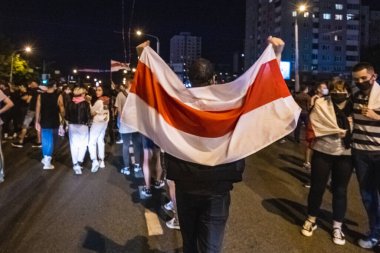 Beyaz Rusya halkı Lukashenko ve mevcut yetkililere karşı düzenlenen protestoya katılıyor. Minsk, Belarus. Minsk, Belarus - 10 Ağustos 2020.