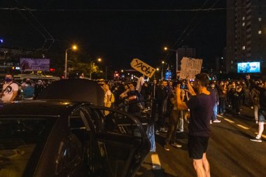 Beyaz Rusya halkı Lukashenko ve mevcut yetkililere karşı düzenlenen protestoya katılıyor. Minsk, Belarus. Minsk, Belarus - 10 Ağustos 2020.