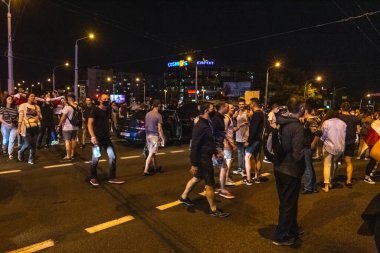 Beyaz Rusya halkı Lukashenko ve mevcut yetkililere karşı düzenlenen protestoya katılıyor. Minsk, Belarus. Minsk, Belarus - 10 Ağustos 2020.