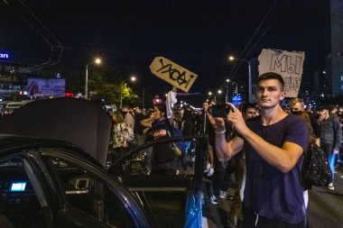 Beyaz Rusya halkı Lukashenko ve mevcut yetkililere karşı düzenlenen protestoya katılıyor. Minsk, Belarus. Minsk, Belarus - 10 Ağustos 2020.
