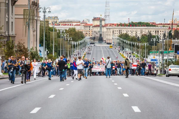 Огромная Толпа Время Мирных Протестов Против Украденных Президентских Выборов Минске — стоковое фото