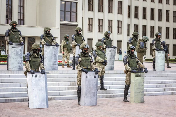 Soldaten Het Belangrijkste Onafhankelijkheidsplein Buurt Van Het Regeringshuis Tijdens Vreedzaam — Stockfoto