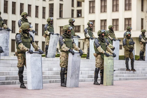 Soldaten Het Belangrijkste Onafhankelijkheidsplein Buurt Van Het Regeringshuis Tijdens Vreedzaam — Stockfoto