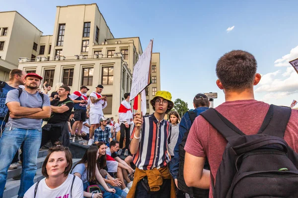 벨로루시 역사상 최대의 시위가 벨로루시 민스크에서 대통령 선거를 반대하는 사람들 — 스톡 사진