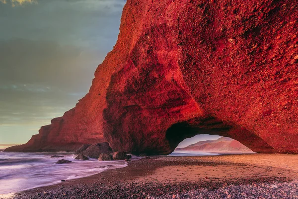 Tramonto Sugli Archi Rossi Della Spiaggia Legzira Sidi Ifni Souss — Foto Stock