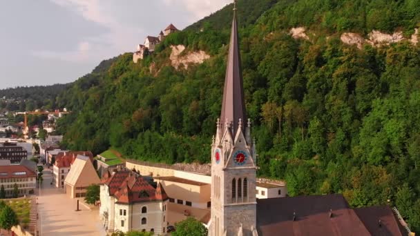 Vaduz je lichtenštejnské hlavní město — Stock video