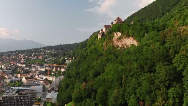 Vaduz ist eine liechtensteinische Hauptstadt — Stockvideo